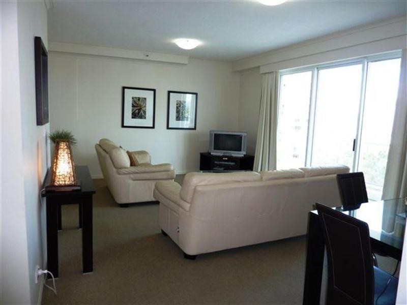 15 Breaker Street, Main Beach QLD 4217