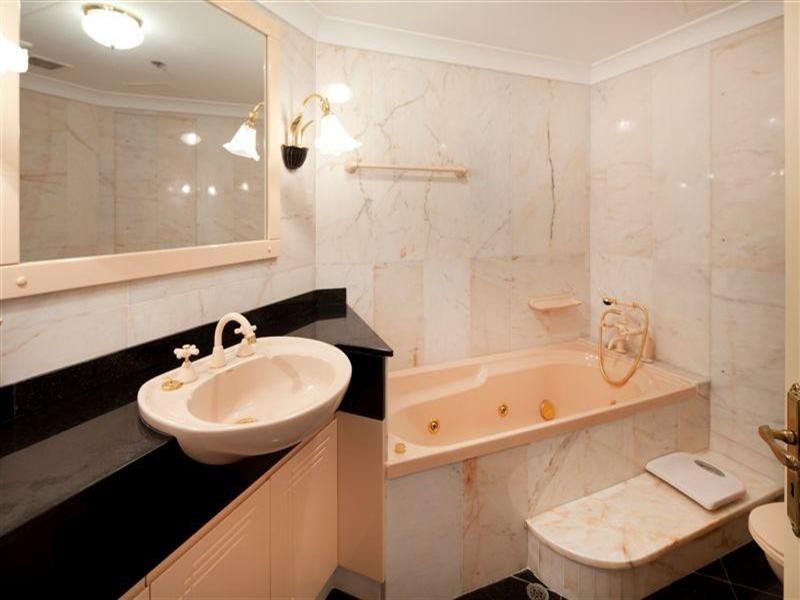 2 Admiralty Drive, Surfers Paradise QLD 4217