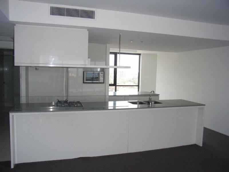 9 Ferny Avenue, Surfers Paradise QLD 4217