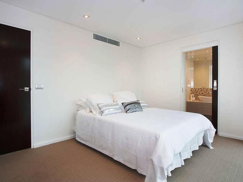 Main Beach QLD 4217