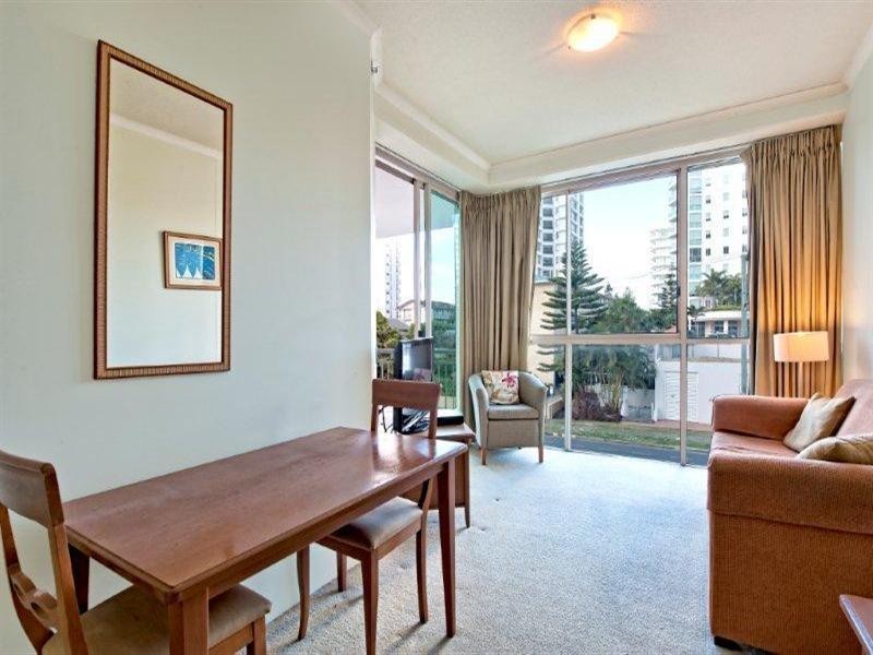 52 Pacific Street, Main Beach QLD 4217