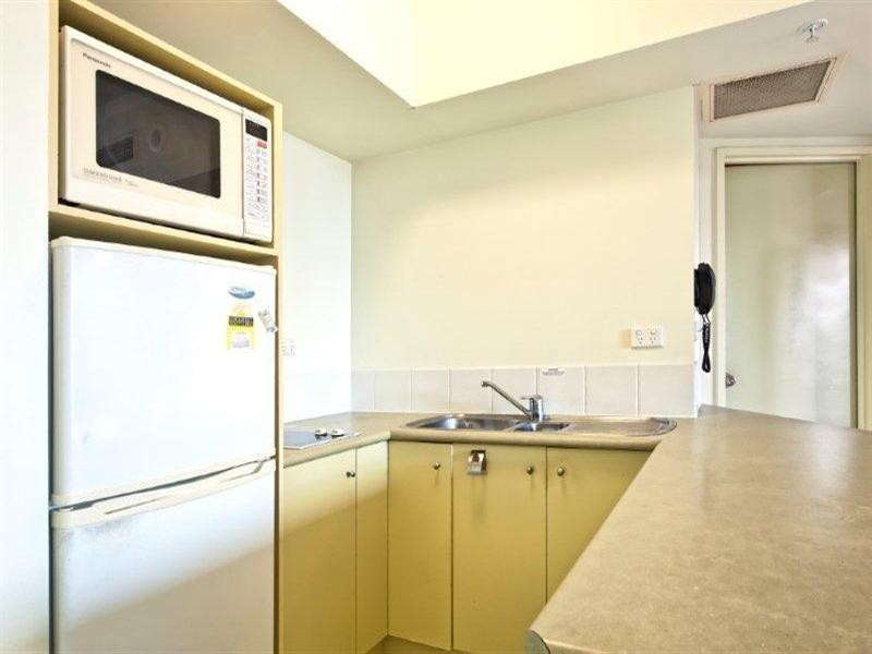 52 Pacific Street, Main Beach QLD 4217