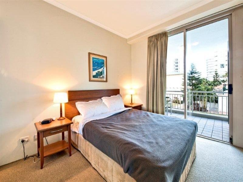 52 Pacific Street, Main Beach QLD 4217