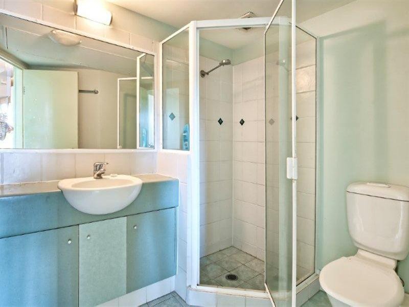 52 Pacific Street, Main Beach QLD 4217