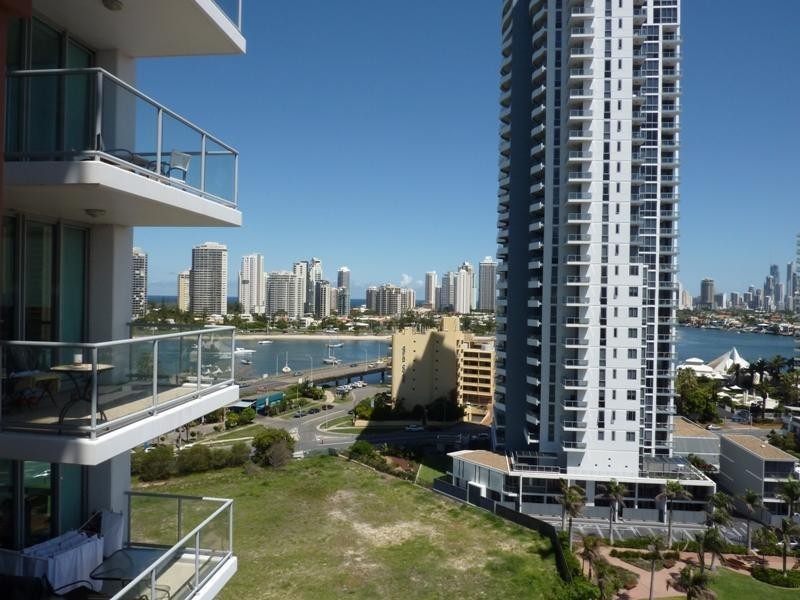 1 Como Crescent, Southport QLD 4215
