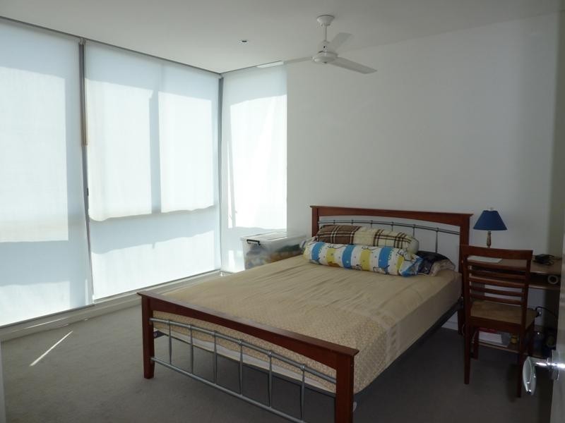 1 Como Crescent, Southport QLD 4215