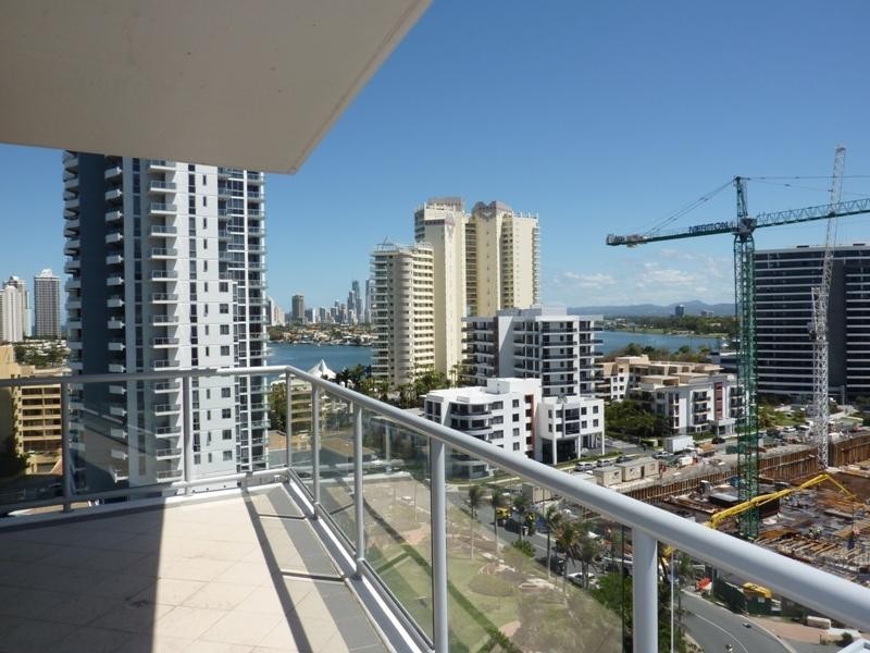 1 Como Crescent, Southport QLD 4215