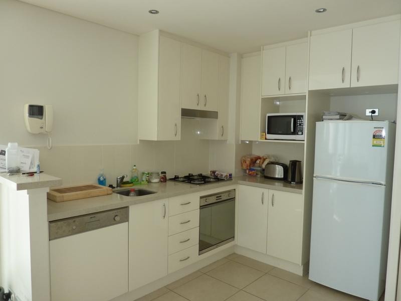 1 Como Crescent, Southport QLD 4215