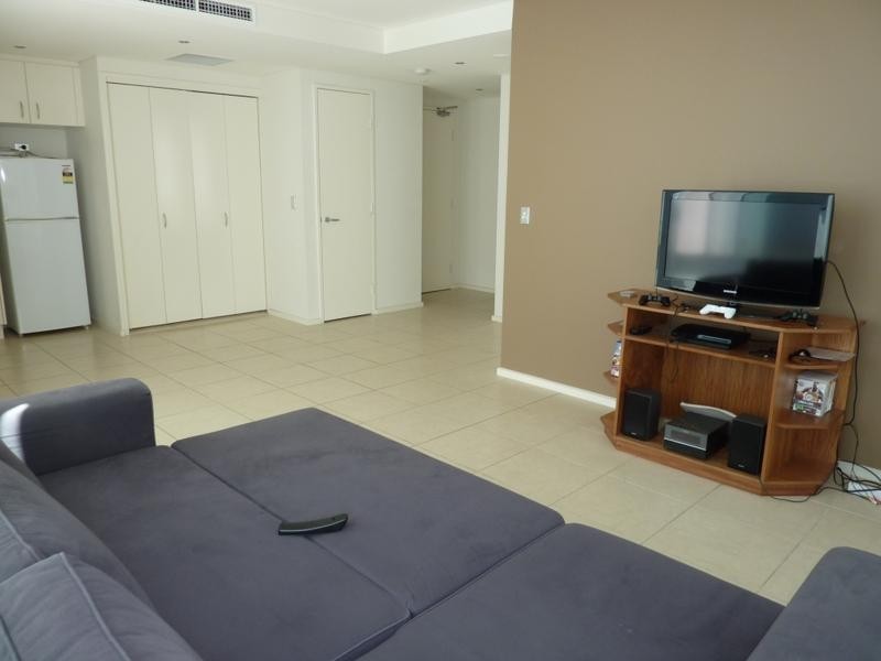 1 Como Crescent, Southport QLD 4215