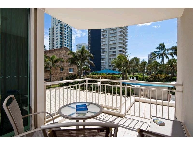52 Pacific Street, Main Beach QLD 4217