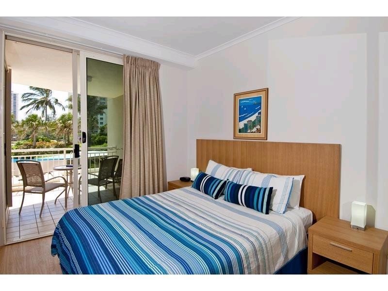 52 Pacific Street, Main Beach QLD 4217
