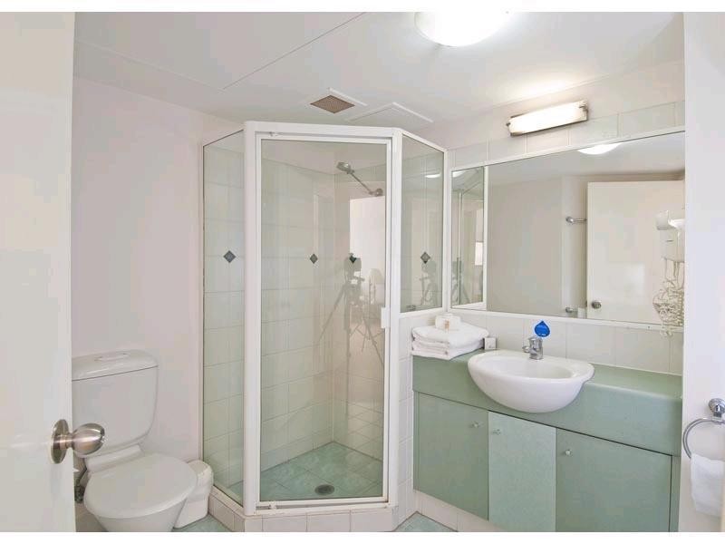 52 Pacific Street, Main Beach QLD 4217