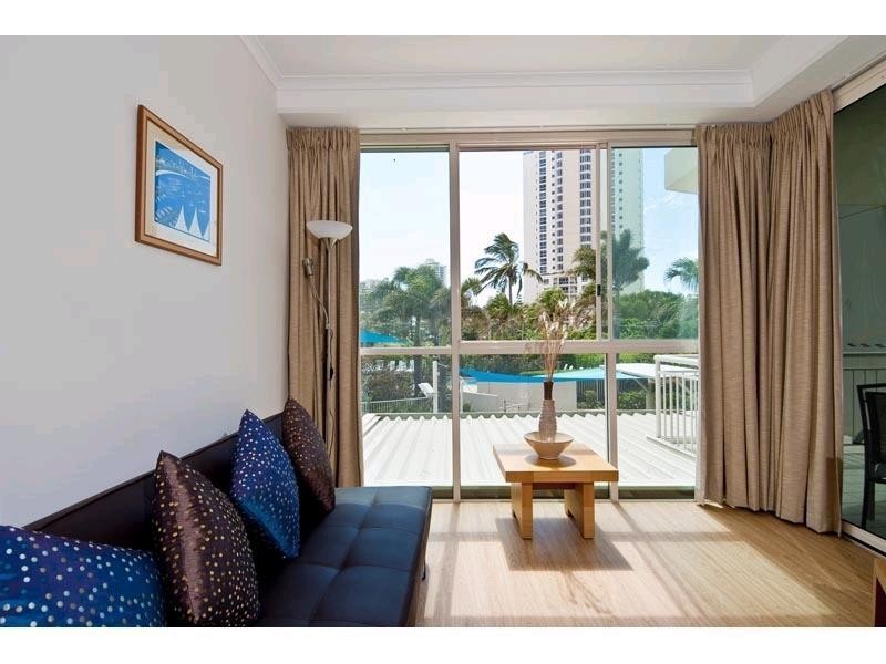 52 Pacific Street, Main Beach QLD 4217