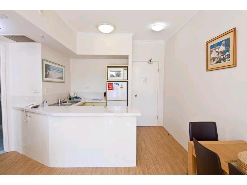 52 Pacific Street, Main Beach QLD 4217