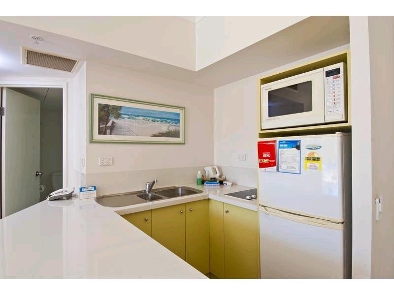 52 Pacific Street, Main Beach QLD 4217