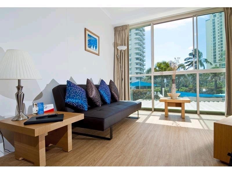 52 Pacific Street, Main Beach QLD 4217
