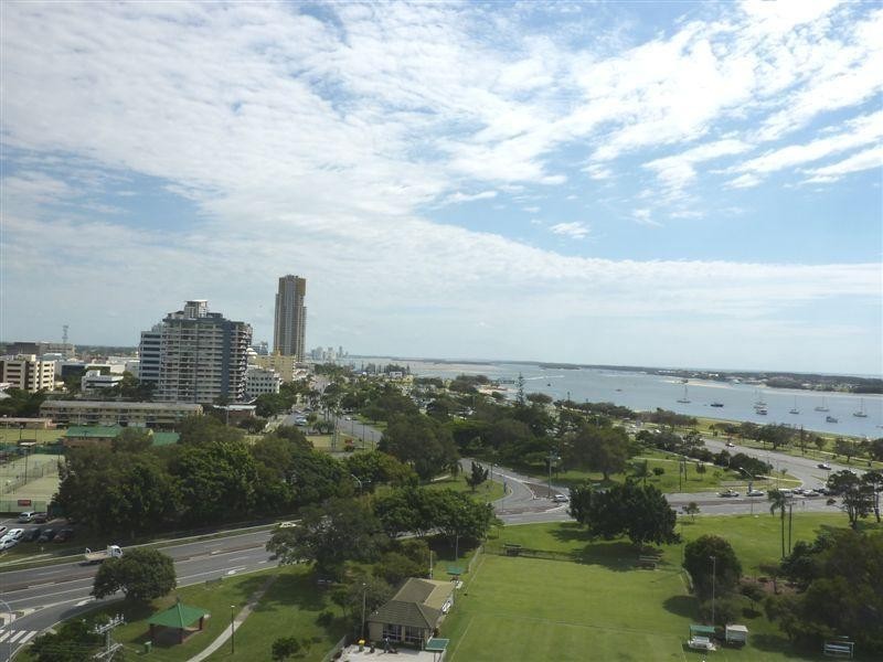 1 Como Crescent, Southport QLD 4215
