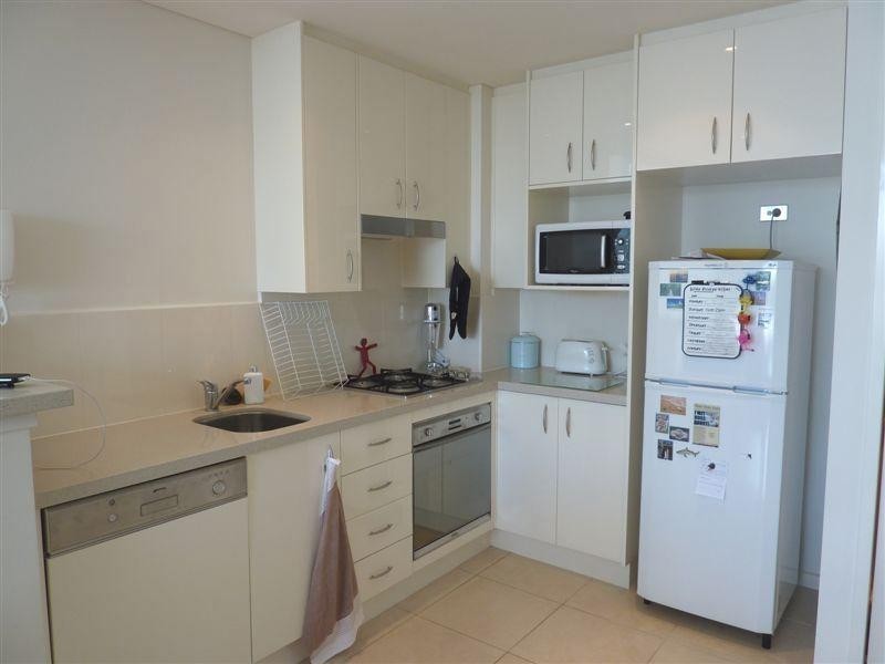 1 Como Crescent, Southport QLD 4215