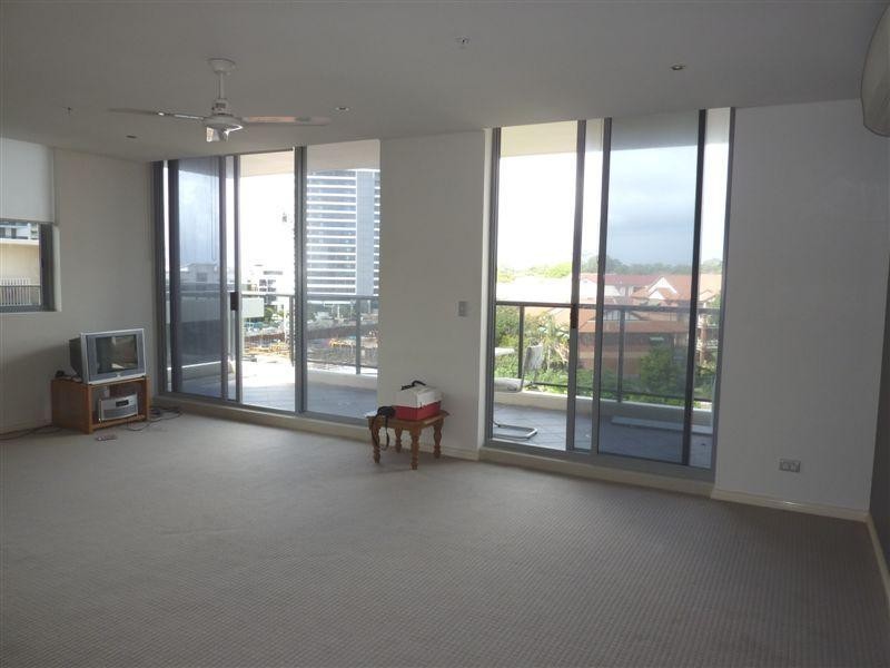 3 Como Crescent, Southport QLD 4215