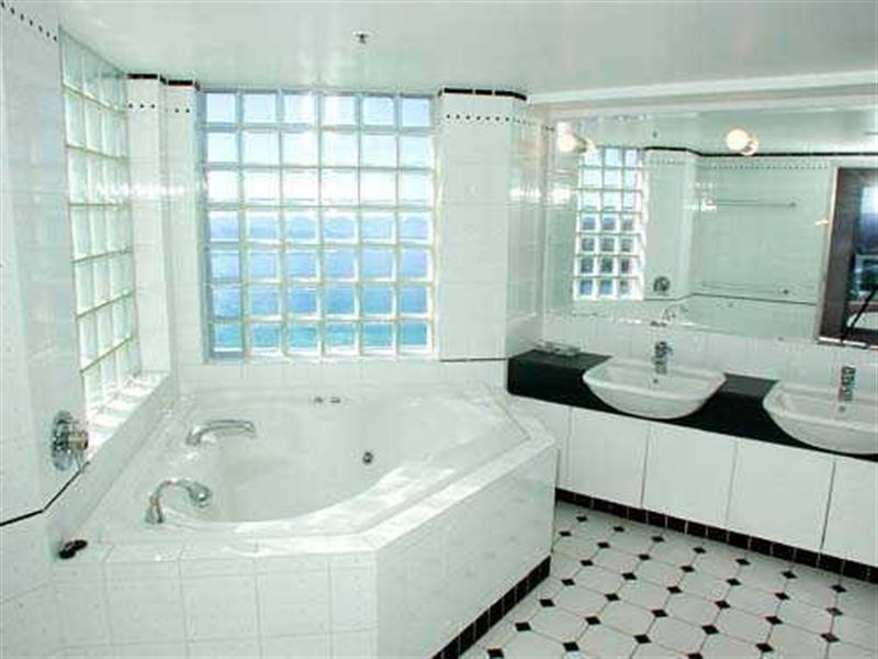 12 Commodore Drive, Surfers Paradise QLD 4217