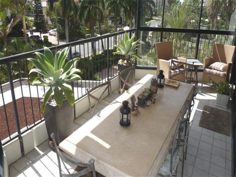 24 Breaker Street, Main Beach QLD 4217