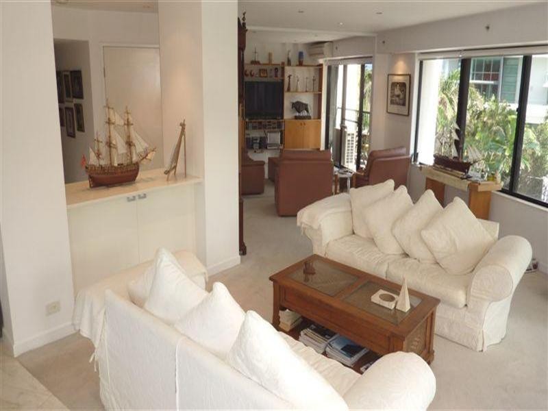 24 Breaker Street, Main Beach QLD 4217