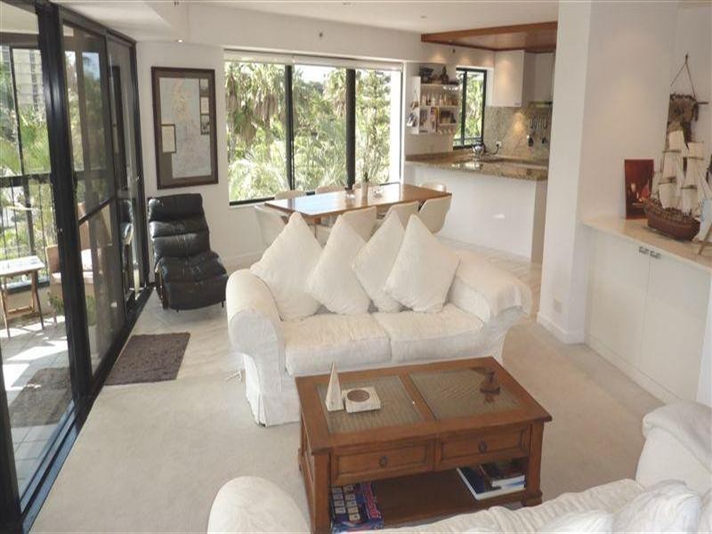 24 Breaker Street, Main Beach QLD 4217