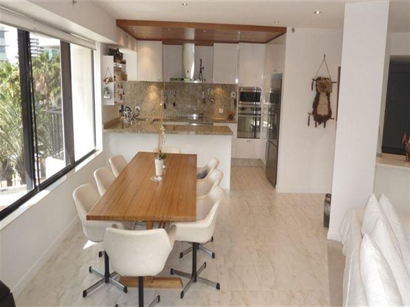 24 Breaker Street, Main Beach QLD 4217