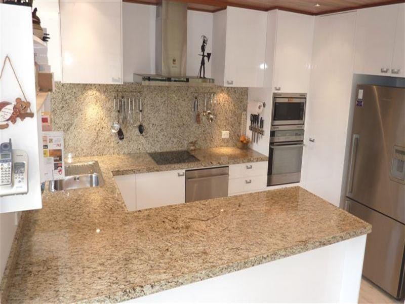 24 Breaker Street, Main Beach QLD 4217