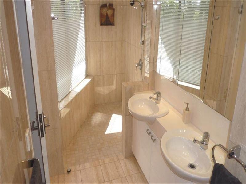 24 Breaker Street, Main Beach QLD 4217