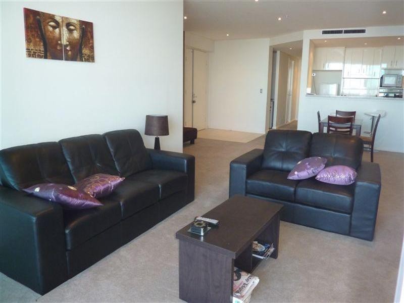 1 Como Crescent, Southport QLD 4215