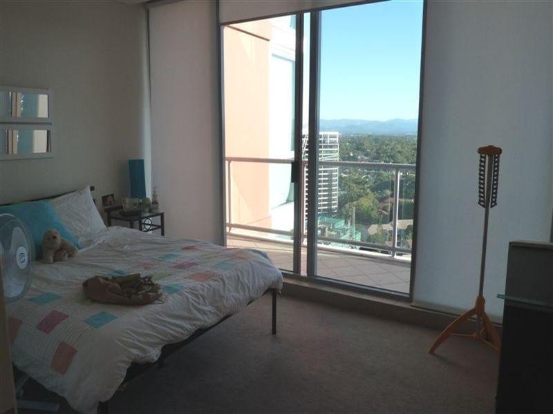 1 Como Crescent, Southport QLD 4215