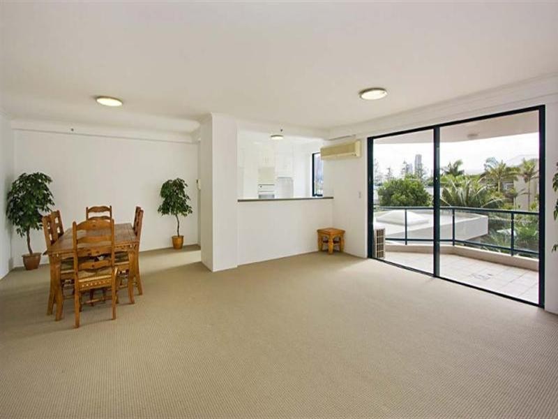 22 Montgomery Avenue, Main Beach QLD 4217