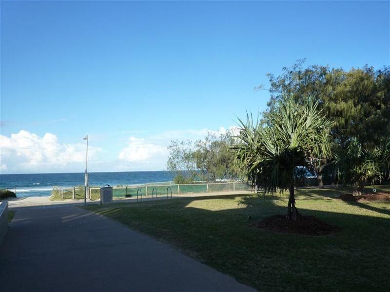 22 Montgomery Avenue, Main Beach QLD 4217