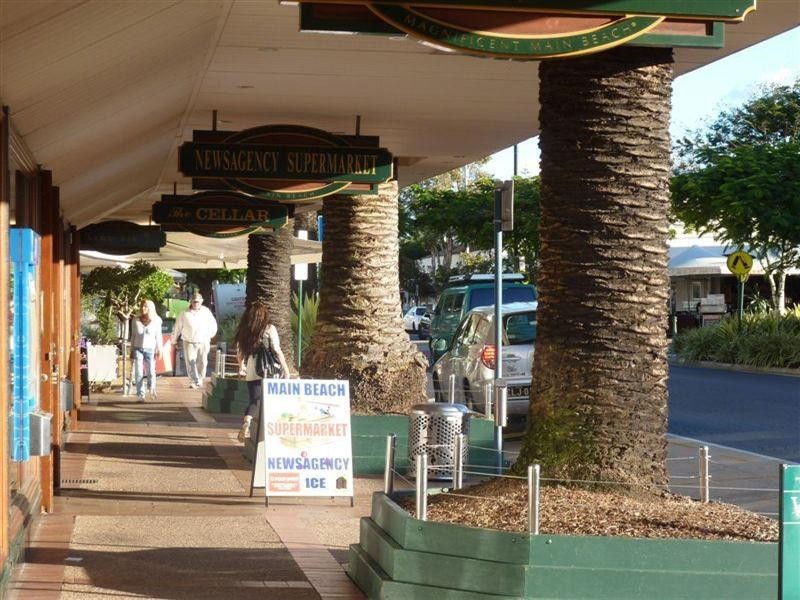 22 Montgomery Avenue, Main Beach QLD 4217