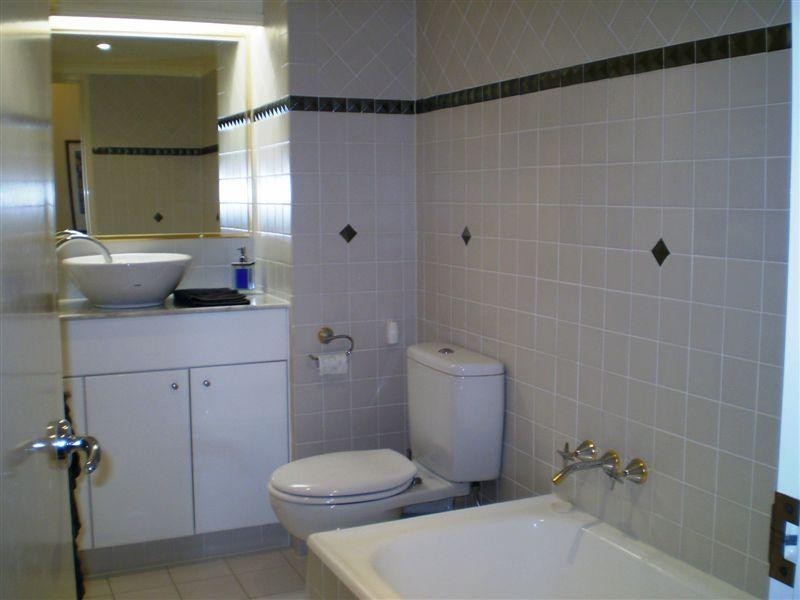 2 Admiralty Drive, Surfers Paradise QLD 4217