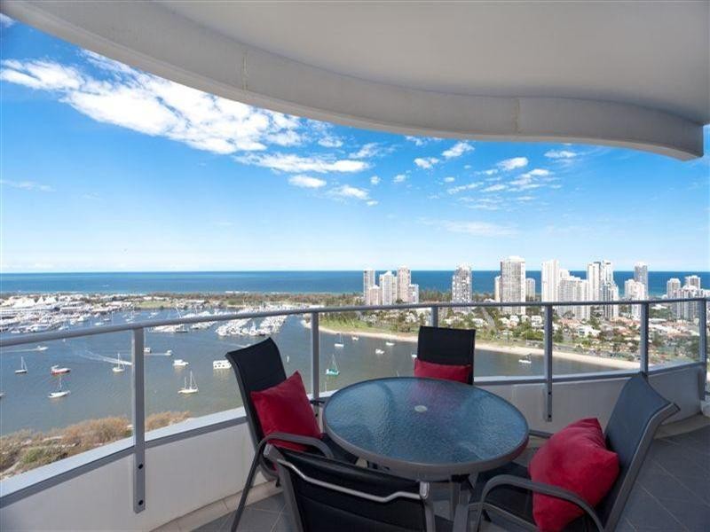 4 Como Crescent, Southport QLD 4215