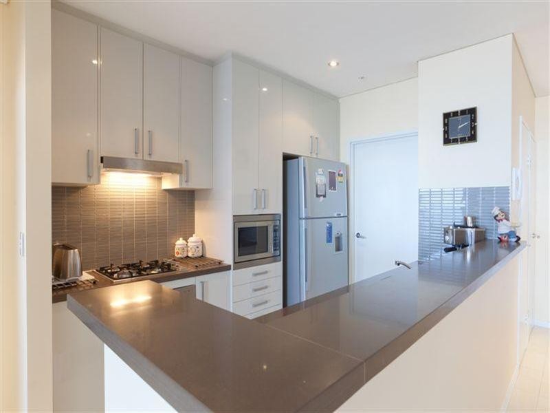 4 Como Crescent, Southport QLD 4215