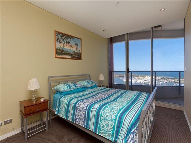 4 Como Crescent, Southport QLD 4215