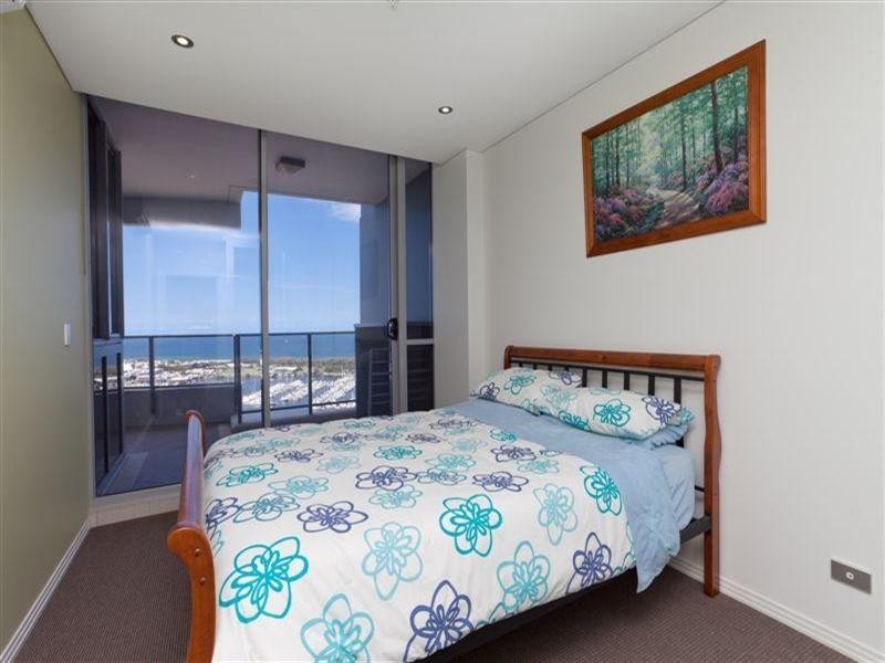 4 Como Crescent, Southport QLD 4215