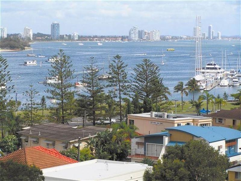 1 Lennie Avenue, Main Beach QLD 4217