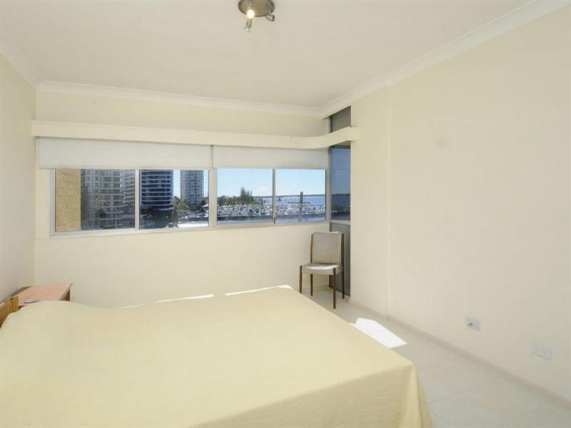 554 Marine Parade, Biggera Waters QLD 4216