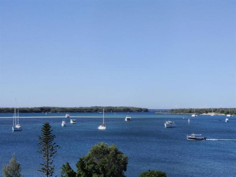 554 Marine Parade, Biggera Waters QLD 4216