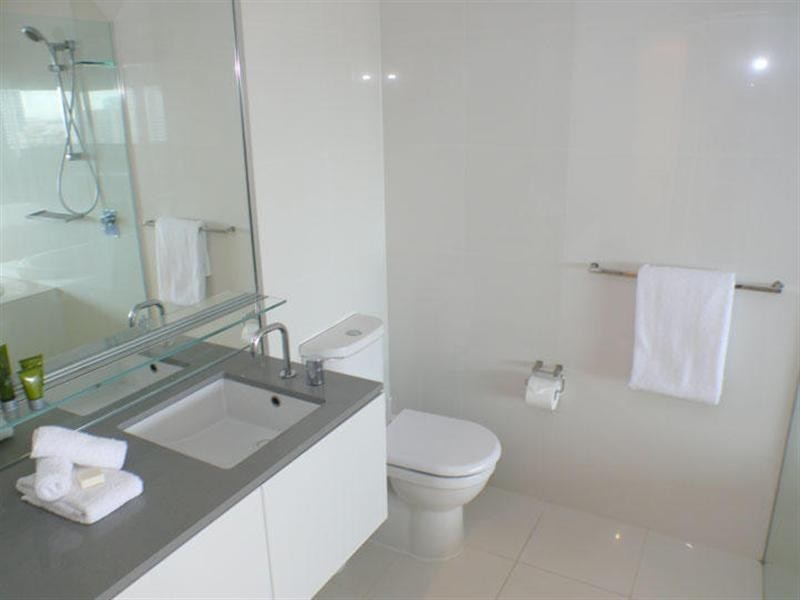 9 Ferny Avenue, Surfers Paradise QLD 4217