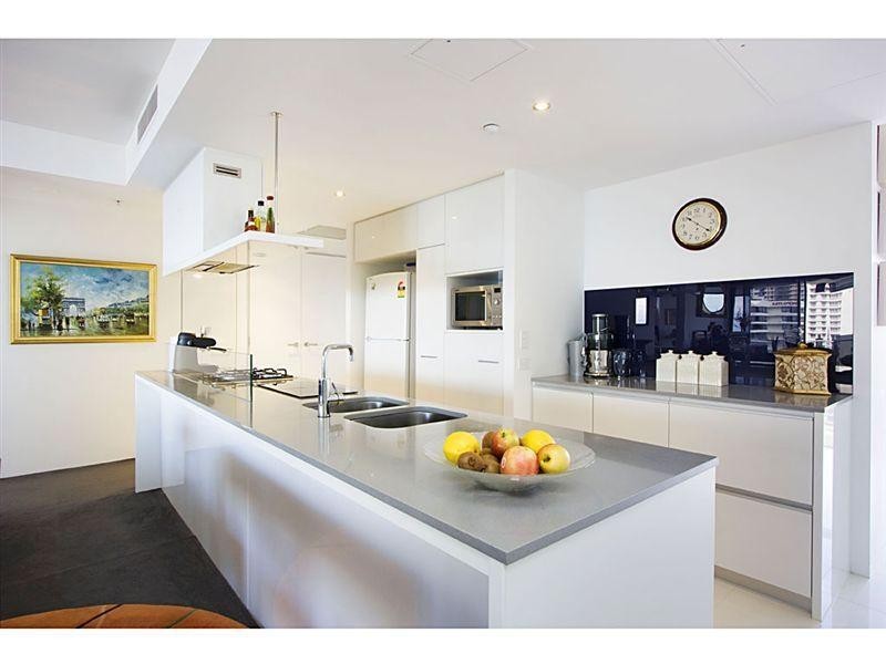 9 Ferny Avenue, Surfers Paradise QLD 4217