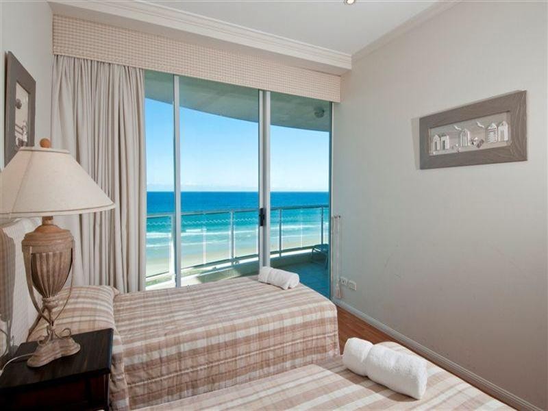 5 Woodroffe Avenue, Main Beach QLD 4217