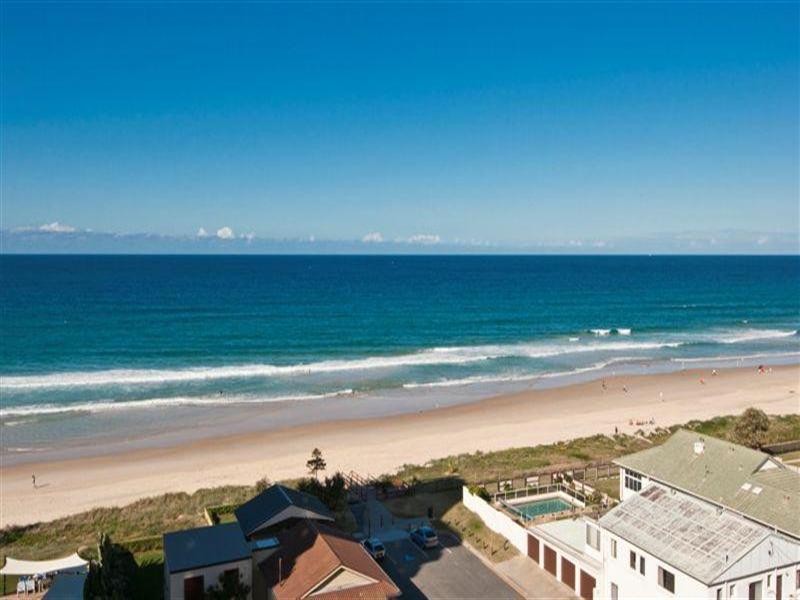 5 Woodroffe Avenue, Main Beach QLD 4217