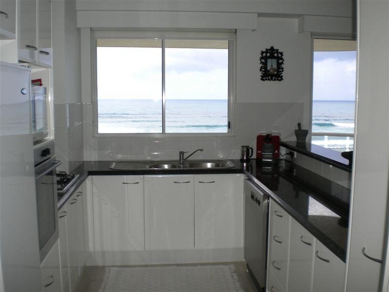 59 Pacific Street, Main Beach QLD 4217