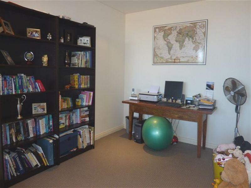 3 Como Crescent, Southport QLD 4215