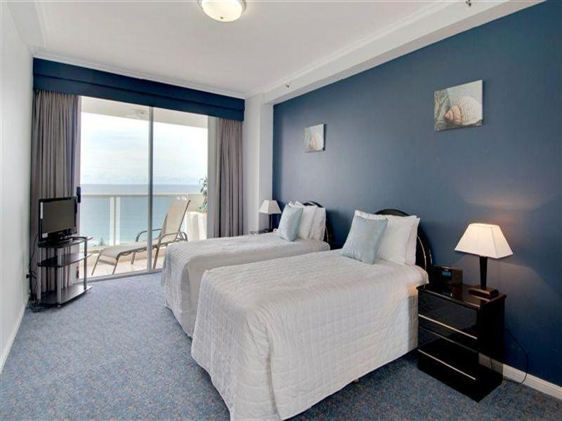 1 Hughes Avenue, Main Beach QLD 4217